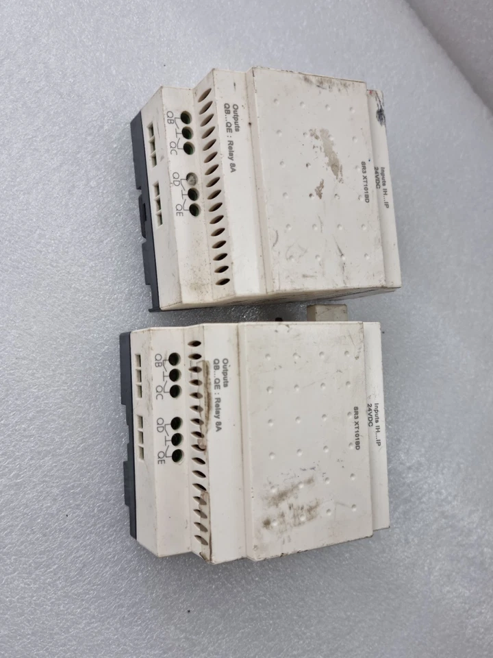 LOT OF 2 PCS SCHNEIDER TELEMECANIQUE SR3 XT101BD ZELIO LOGIC EXPANSION IO MODULE